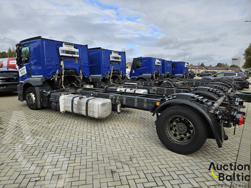 Mercedes-Benz Actros 1843 - Kamion-šasija: slika Mercedes-Benz Actros 1843 - Kamion-šasija Mercedes-Benz Actros 1843 - Kamion-šasija: slika Mercedes-Benz Actros 1843 - Kamion-šasija