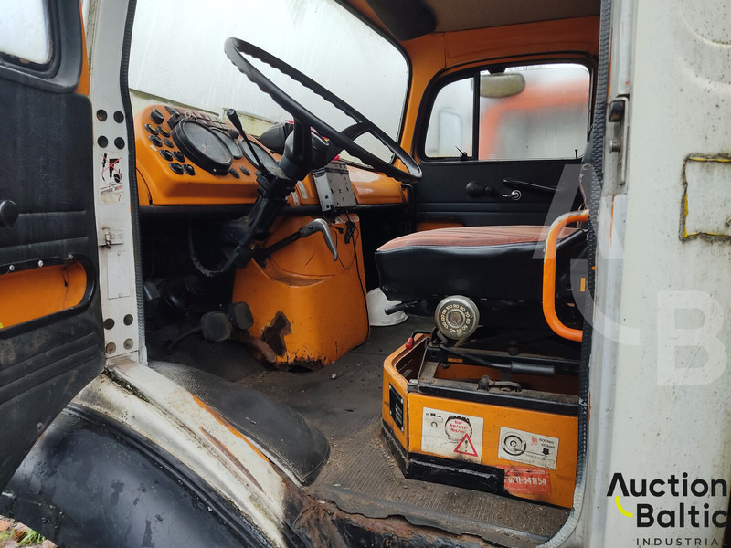 Mercedes-Benz Lako 911 - Podizna platforma montirana na kamion: slika Mercedes-Benz Lako 911 - Podizna platforma montirana na kamion Mercedes-Benz Lako 911 - Podizna platforma montirana na kamion: slika Mercedes-Benz Lako 911 - Podizna platforma montirana na kamion