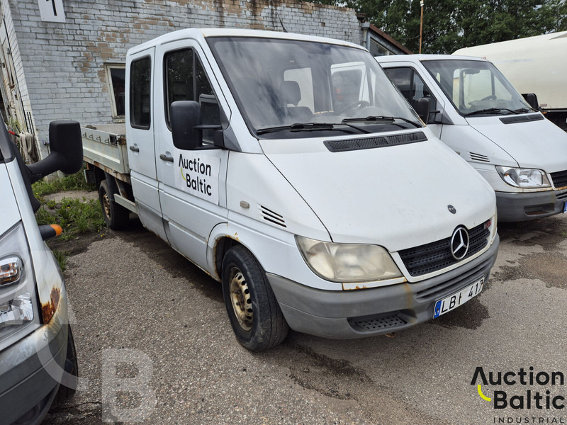 Mercedes-Benz Sprinter 208 CDI - Dostavno vozilo s ravnom platformom, Dostavno vozilo s dvostrukom kabinom: slika Mercedes-Benz Sprinter 208 CDI - Dostavno vozilo s ravnom platformom, Dostavno vozilo s dvostrukom kabinom Mercedes-Benz Sprinter 208 CDI - Dostavno vozilo s ravnom platformom, Dostavno vozilo s dvostrukom kabinom: slika Mercedes-Benz Sprinter 208 CDI - Dostavno vozilo s ravnom platformom, Dostavno vozilo s dvostrukom kabinom