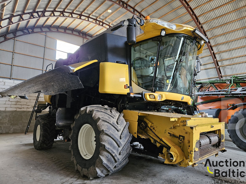 New Holland CR 9080 - Kombajn za žetvu: slika New Holland CR 9080 - Kombajn za žetvu New Holland CR 9080 - Kombajn za žetvu: slika New Holland CR 9080 - Kombajn za žetvu