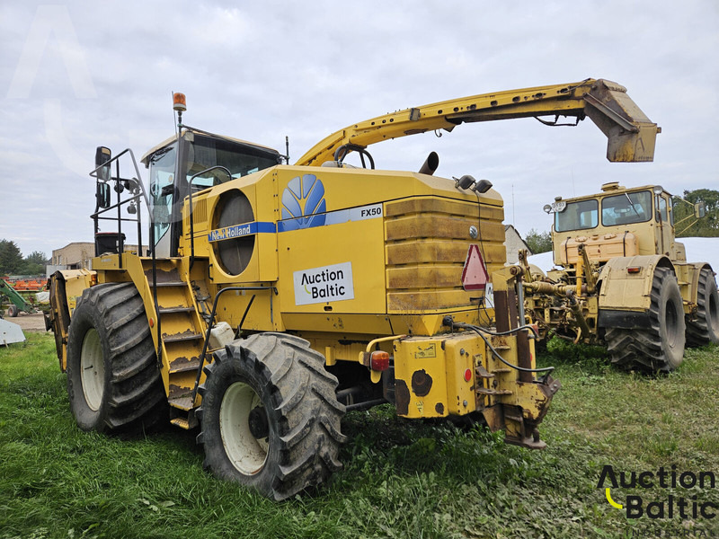 New Holland FX 50 - Silažni kombajn: slika New Holland FX 50 - Silažni kombajn New Holland FX 50 - Silažni kombajn: slika New Holland FX 50 - Silažni kombajn