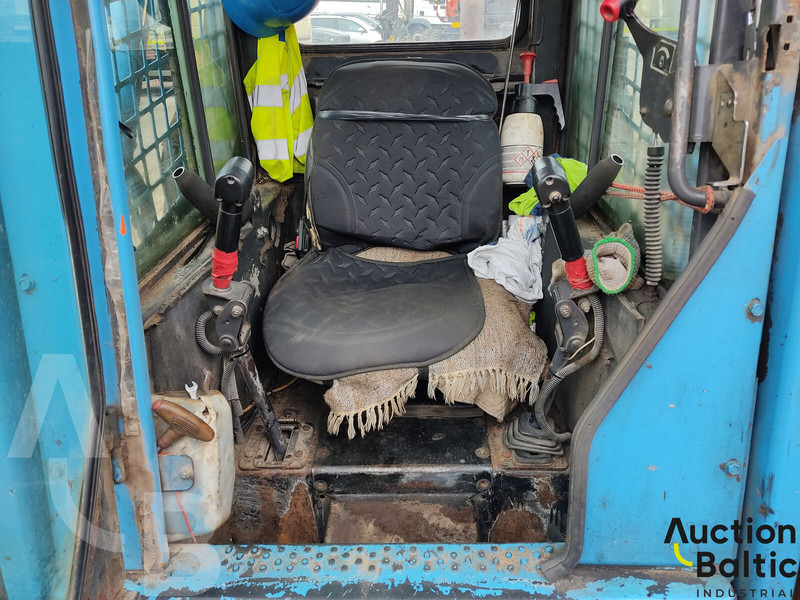 New Holland LS 185 B - Mini utovarivač: slika New Holland LS 185 B - Mini utovarivač New Holland LS 185 B - Mini utovarivač: slika New Holland LS 185 B - Mini utovarivač