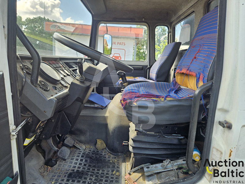 Renault Midliner S 150 - Kamion cisterna: slika Renault Midliner S 150 - Kamion cisterna Renault Midliner S 150 - Kamion cisterna: slika Renault Midliner S 150 - Kamion cisterna