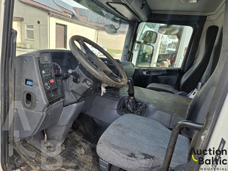 Scania P 230 - Kamion cisterna: slika Scania P 230 - Kamion cisterna Scania P 230 - Kamion cisterna: slika Scania P 230 - Kamion cisterna