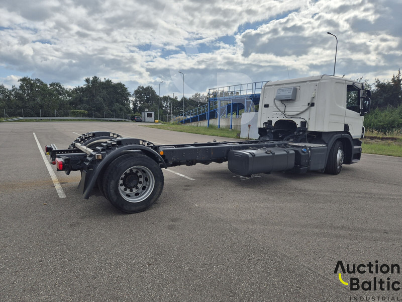 Scania P 450 - Kamion-šasija: slika Scania P 450 - Kamion-šasija Scania P 450 - Kamion-šasija: slika Scania P 450 - Kamion-šasija