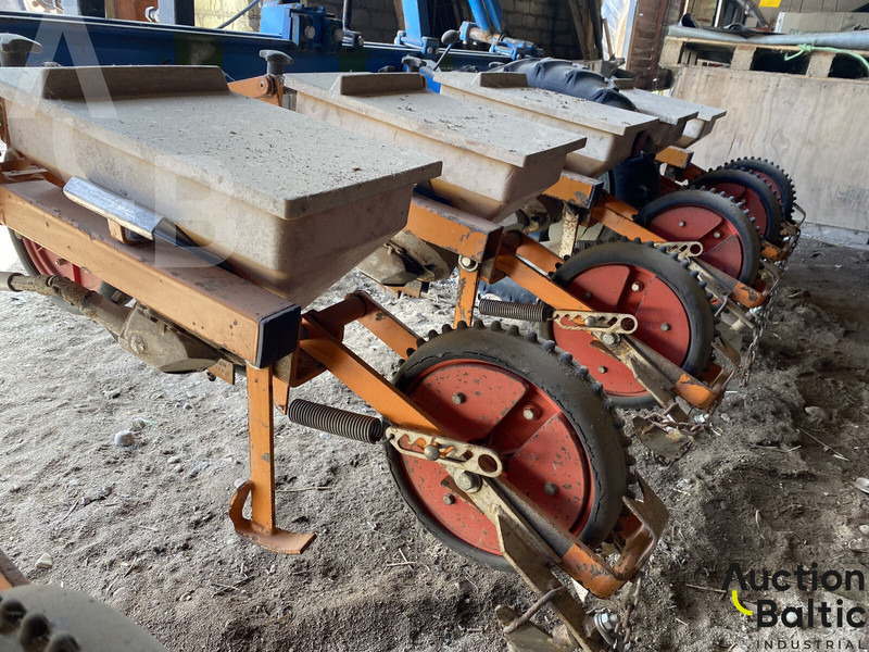 Schmotzer UD2012 - Precizna sijačica: slika Schmotzer UD2012 - Precizna sijačica Schmotzer UD2012 - Precizna sijačica: slika Schmotzer UD2012 - Precizna sijačica