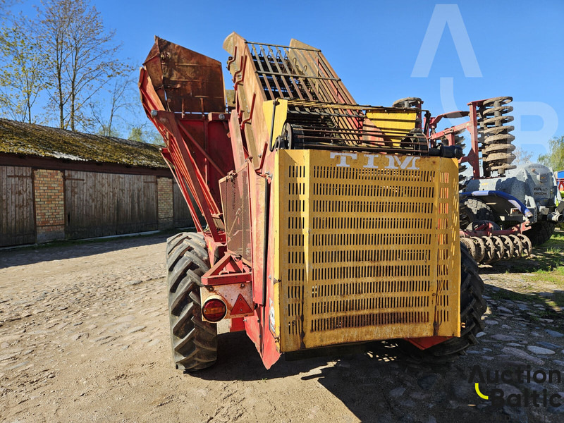 TIM MII SA T-85 - Kombajn za žetvu: slika TIM MII SA T-85 - Kombajn za žetvu TIM MII SA T-85 - Kombajn za žetvu: slika TIM MII SA T-85 - Kombajn za žetvu