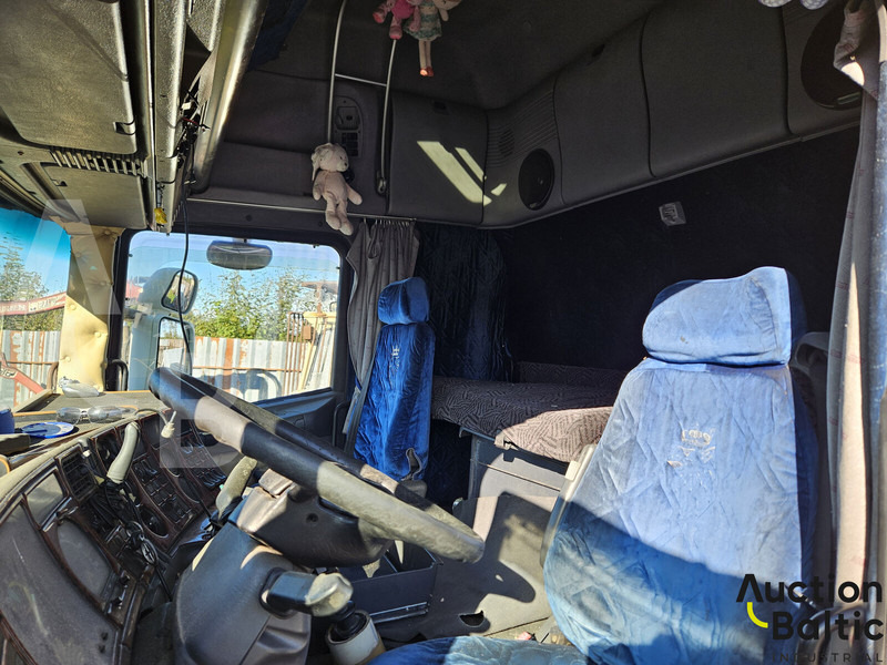 Scania R 114 LA - Tegljač: slika Scania R 114 LA - Tegljač Scania R 114 LA - Tegljač: slika Scania R 114 LA - Tegljač