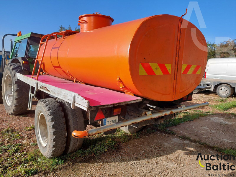 Trailer for transporting and watering water - Prikolica cisterna: slika Trailer for transporting and watering water - Prikolica cisterna Trailer for transporting and watering water - Prikolica cisterna: slika Trailer for transporting and watering water - Prikolica cisterna