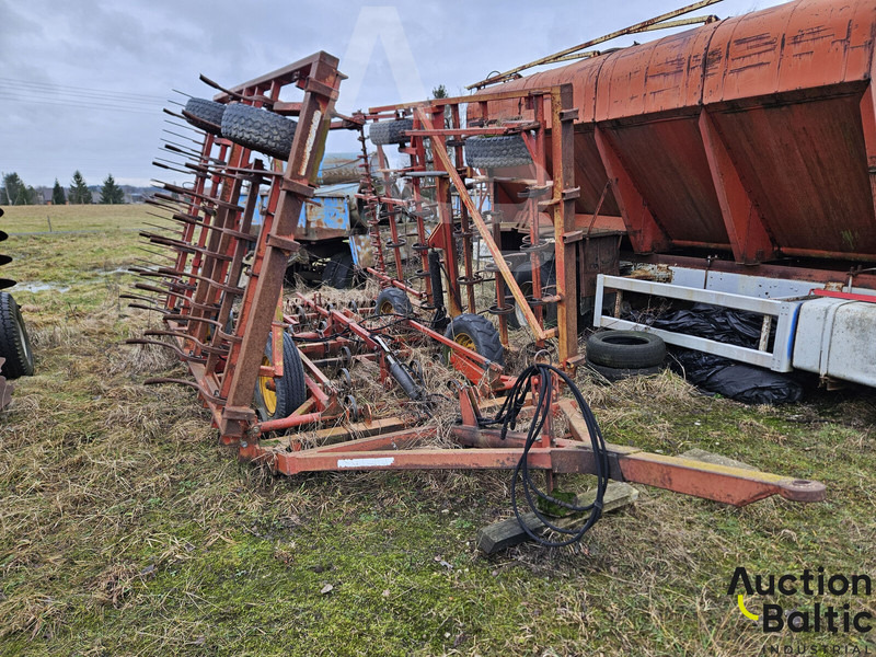 Vaderstad - Kultivator: slika Vaderstad - Kultivator Vaderstad - Kultivator: slika Vaderstad - Kultivator