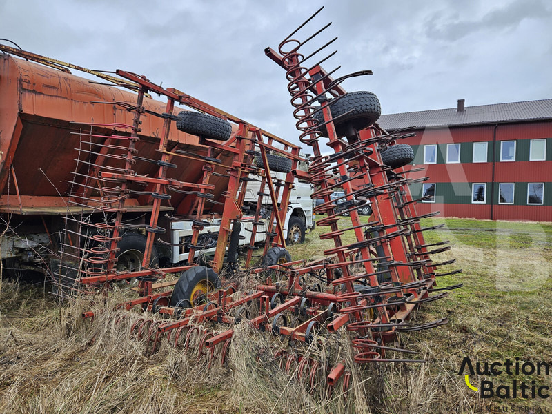 Vaderstad - Kultivator: slika Vaderstad - Kultivator Vaderstad - Kultivator: slika Vaderstad - Kultivator