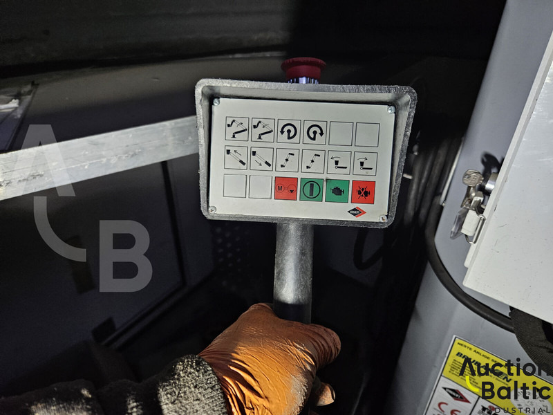 Podizna platforma montirana na kamion Versalift VDT-170-F: slika Podizna platforma montirana na kamion Versalift VDT-170-F Podizna platforma montirana na kamion Versalift VDT-170-F: slika Podizna platforma montirana na kamion Versalift VDT-170-F