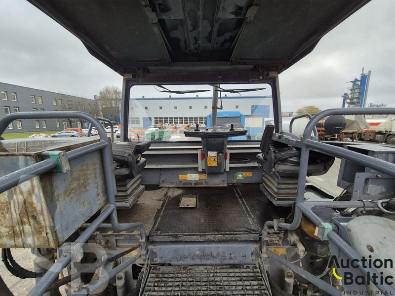 Finišer za asfalt Vögele Super 1800-3i: slika Finišer za asfalt Vögele Super 1800-3i Finišer za asfalt Vögele Super 1800-3i: slika Finišer za asfalt Vögele Super 1800-3i