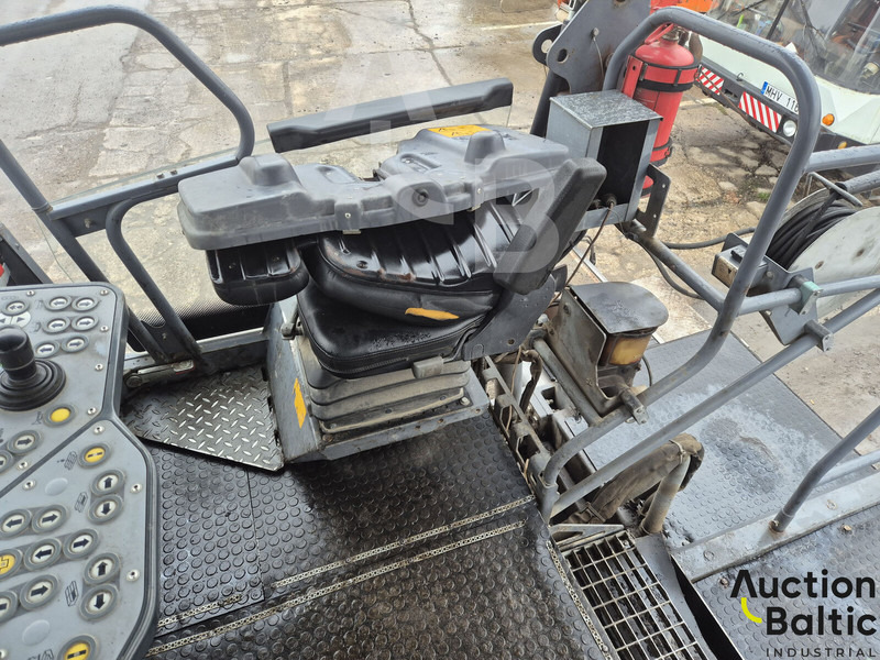 Finišer za asfalt Vögele Super 1800-3i: slika Finišer za asfalt Vögele Super 1800-3i Finišer za asfalt Vögele Super 1800-3i: slika Finišer za asfalt Vögele Super 1800-3i