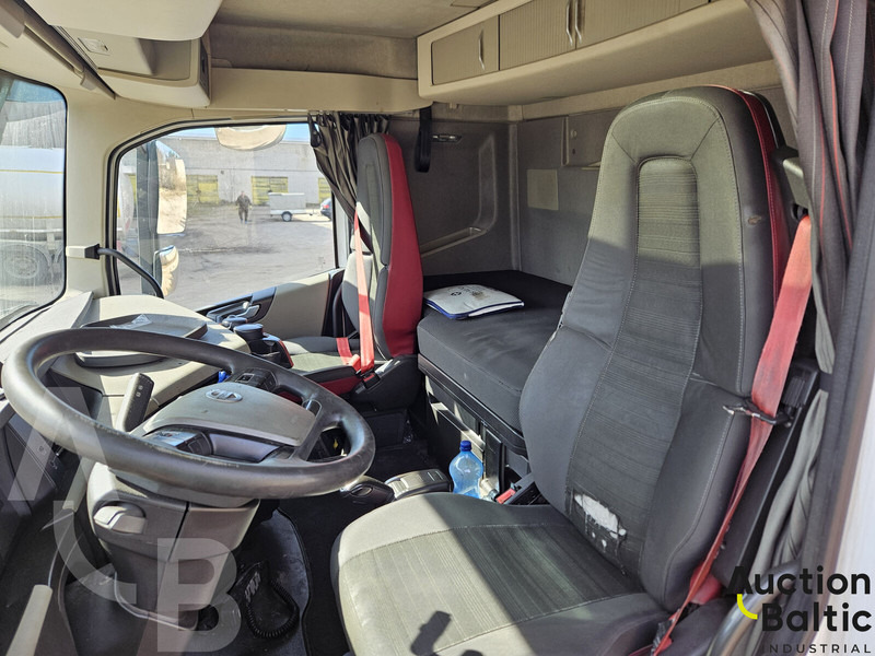 Kamion cisterna za prijevoz goriva Volvo FH 420: slika Kamion cisterna za prijevoz goriva Volvo FH 420