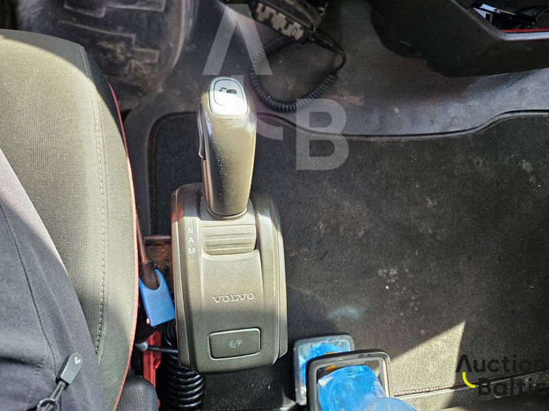 Kamion cisterna za prijevoz goriva Volvo FH 420: slika Kamion cisterna za prijevoz goriva Volvo FH 420