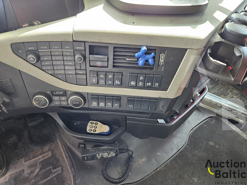 Kamion cisterna za prijevoz goriva Volvo FH 420: slika Kamion cisterna za prijevoz goriva Volvo FH 420