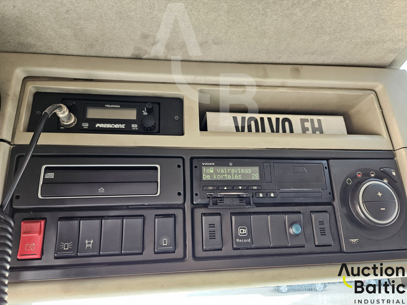 Kamion cisterna za prijevoz goriva Volvo FH 420: slika Kamion cisterna za prijevoz goriva Volvo FH 420