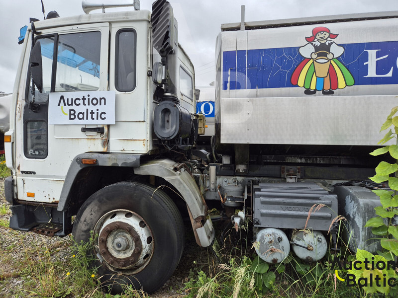 Volvo FL6 - Kamion cisterna: slika Volvo FL6 - Kamion cisterna Volvo FL6 - Kamion cisterna: slika Volvo FL6 - Kamion cisterna