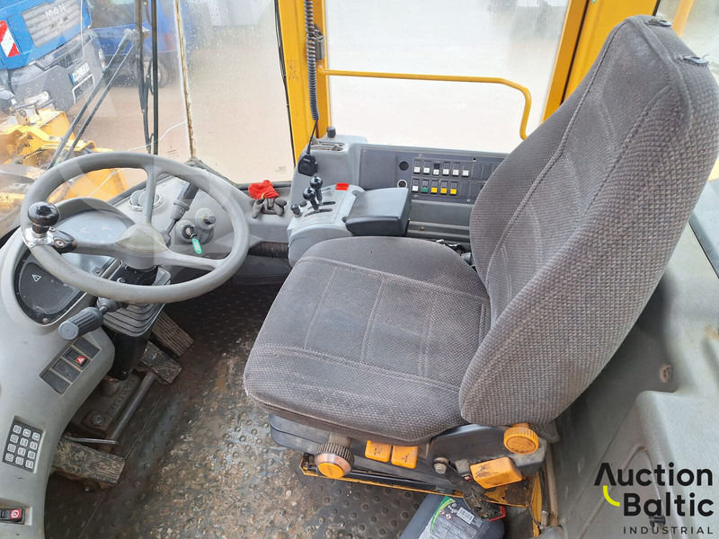 Volvo L 180 E - Utovarivač na kotačima: slika Volvo L 180 E - Utovarivač na kotačima Volvo L 180 E - Utovarivač na kotačima: slika Volvo L 180 E - Utovarivač na kotačima