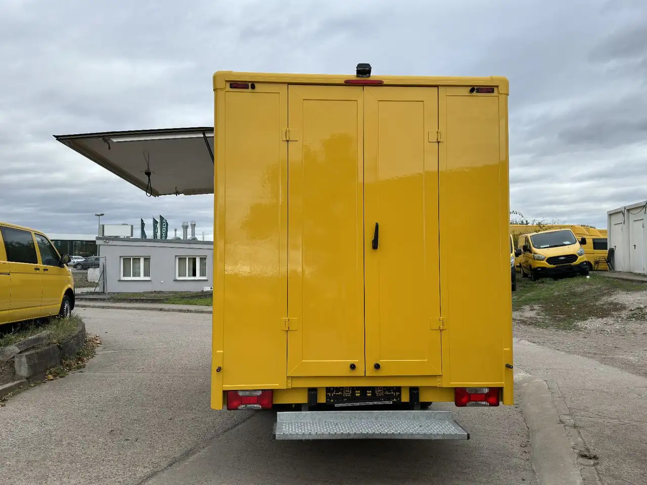 Iveco C30C/ FOODTRUCK/ Daily - Kamion za prodaju brze hrane: slika Iveco C30C/ FOODTRUCK/ Daily - Kamion za prodaju brze hrane Iveco C30C/ FOODTRUCK/ Daily - Kamion za prodaju brze hrane: slika Iveco C30C/ FOODTRUCK/ Daily - Kamion za prodaju brze hrane