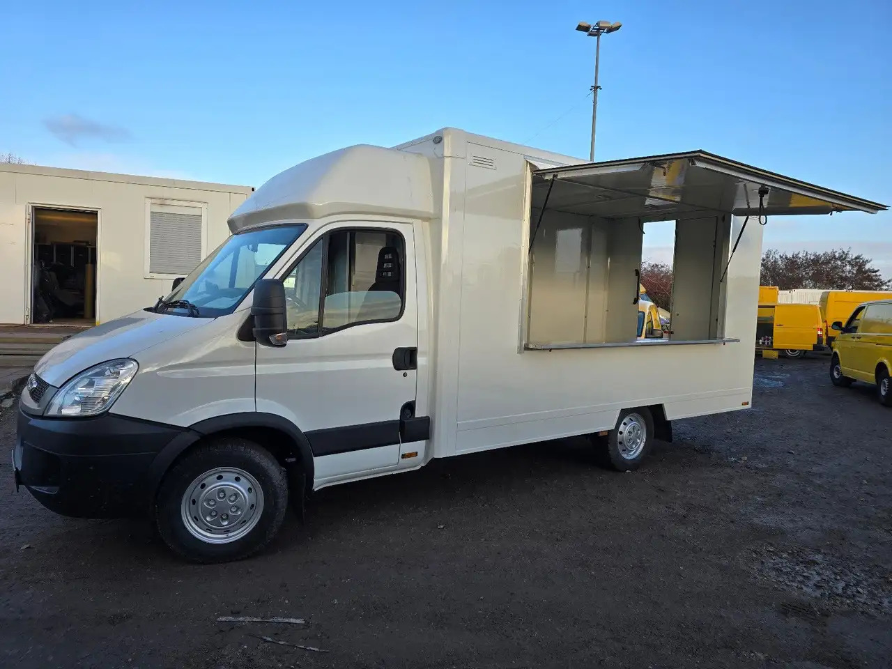 Iveco C30C/ FOODTRUCK/ Daily - Kamion za prodaju brze hrane: slika Iveco C30C/ FOODTRUCK/ Daily - Kamion za prodaju brze hrane Iveco C30C/ FOODTRUCK/ Daily - Kamion za prodaju brze hrane: slika Iveco C30C/ FOODTRUCK/ Daily - Kamion za prodaju brze hrane