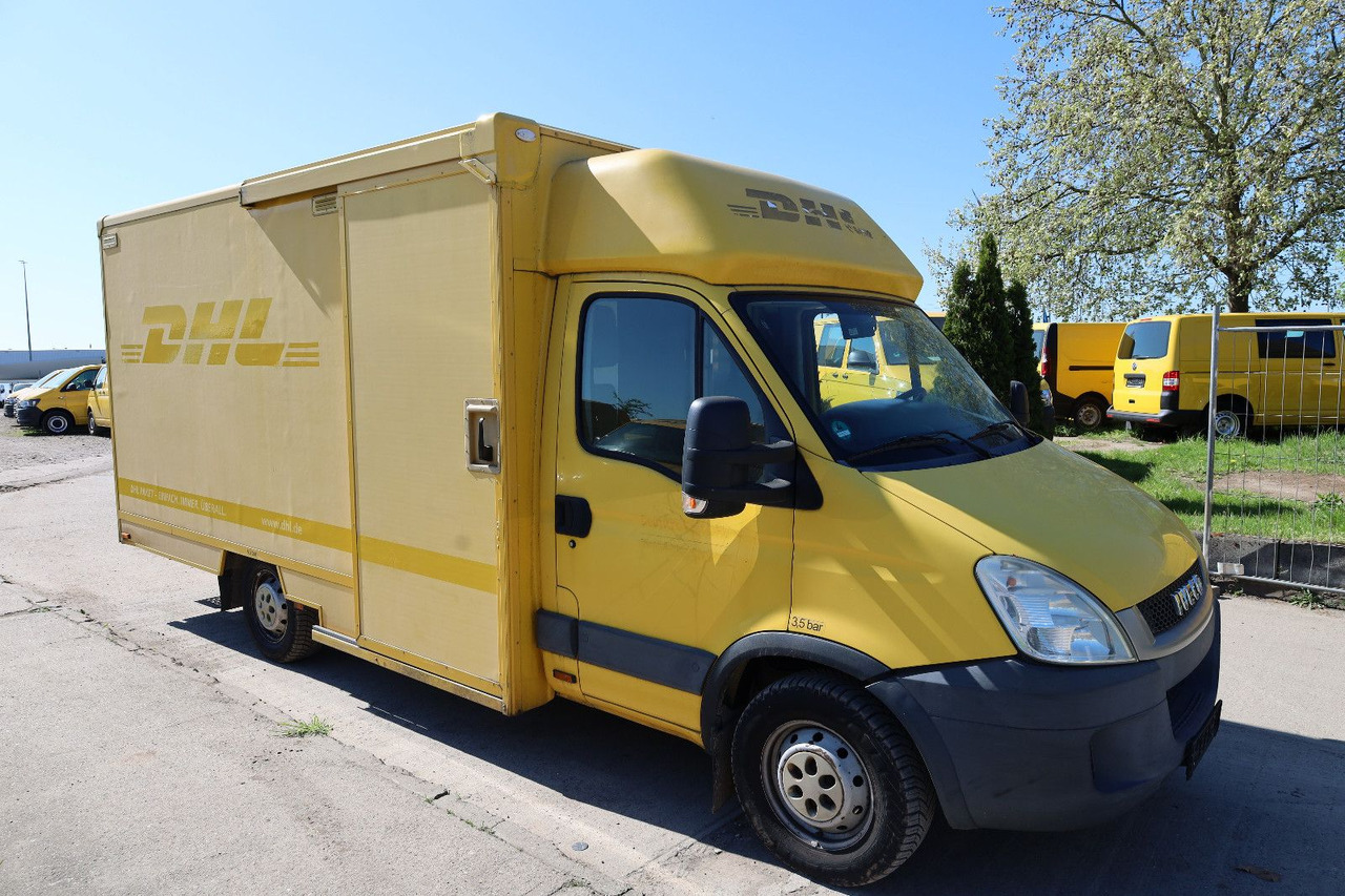 Iveco Daily/ Regalsystem/C30C - Dostavno vozilo sa zatvorenim sandukom: slika Iveco Daily/ Regalsystem/C30C - Dostavno vozilo sa zatvorenim sandukom Iveco Daily/ Regalsystem/C30C - Dostavno vozilo sa zatvorenim sandukom: slika Iveco Daily/ Regalsystem/C30C - Dostavno vozilo sa zatvorenim sandukom