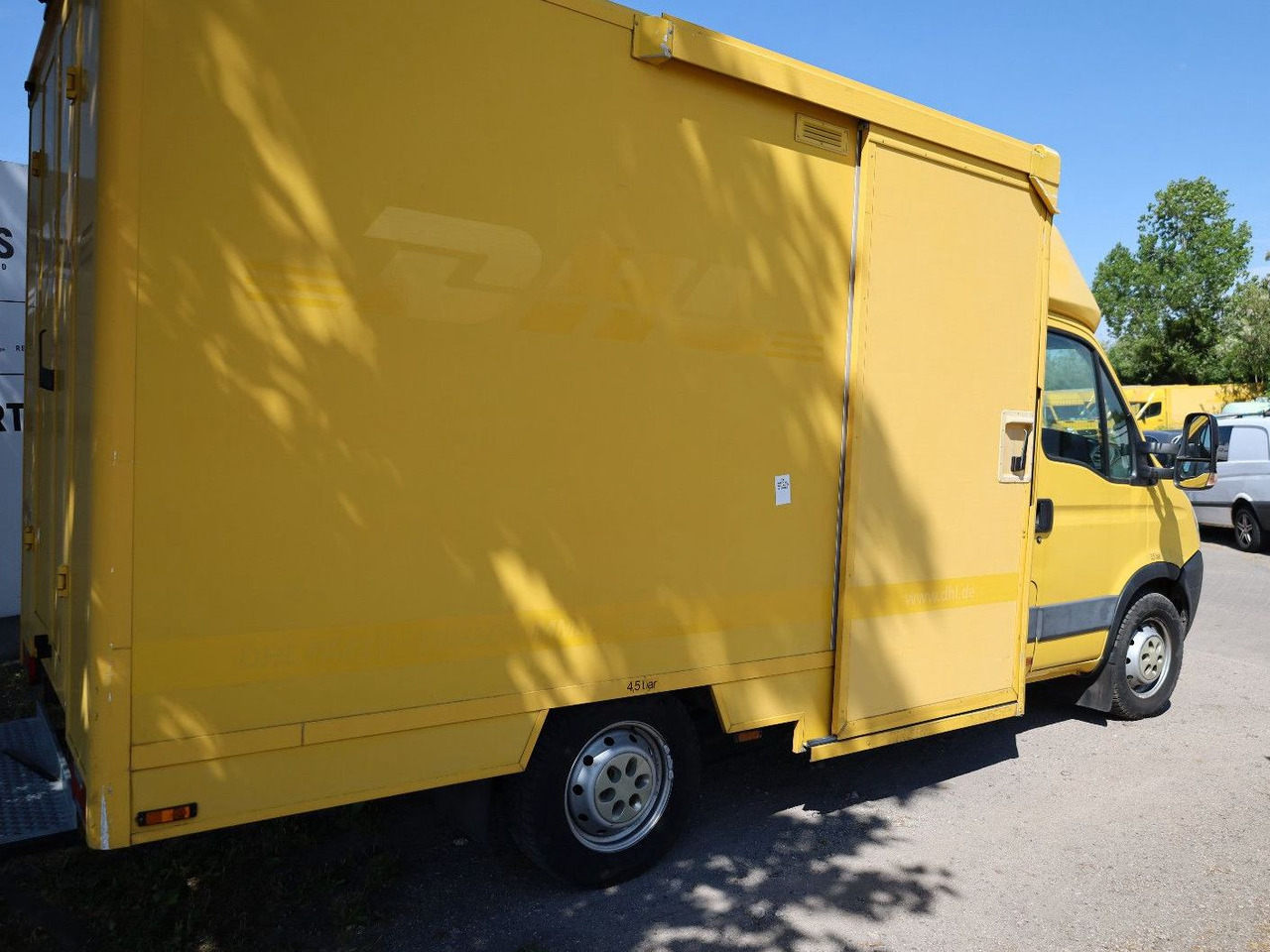 Iveco Daily/ Regalsystem/Luftfeder/KURZ - Dostavno vozilo sa zatvorenim sandukom: slika Iveco Daily/ Regalsystem/Luftfeder/KURZ - Dostavno vozilo sa zatvorenim sandukom Iveco Daily/ Regalsystem/Luftfeder/KURZ - Dostavno vozilo sa zatvorenim sandukom: slika Iveco Daily/ Regalsystem/Luftfeder/KURZ - Dostavno vozilo sa zatvorenim sandukom