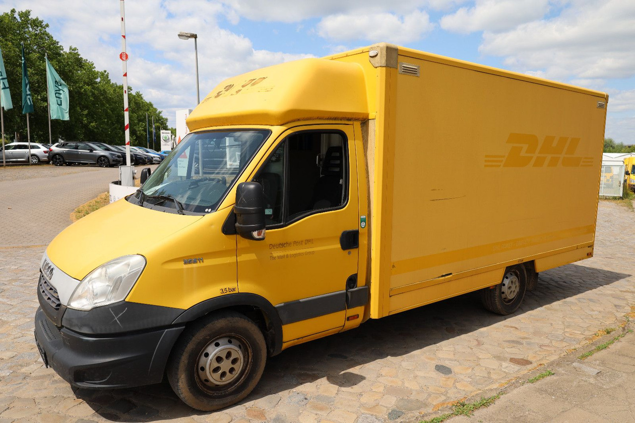 Iveco IS35SI2AA Daily/ Regalsystem/Luftfeder - Dostavno vozilo sa zatvorenim sandukom: slika Iveco IS35SI2AA Daily/ Regalsystem/Luftfeder - Dostavno vozilo sa zatvorenim sandukom Iveco IS35SI2AA Daily/ Regalsystem/Luftfeder - Dostavno vozilo sa zatvorenim sandukom: slika Iveco IS35SI2AA Daily/ Regalsystem/Luftfeder - Dostavno vozilo sa zatvorenim sandukom