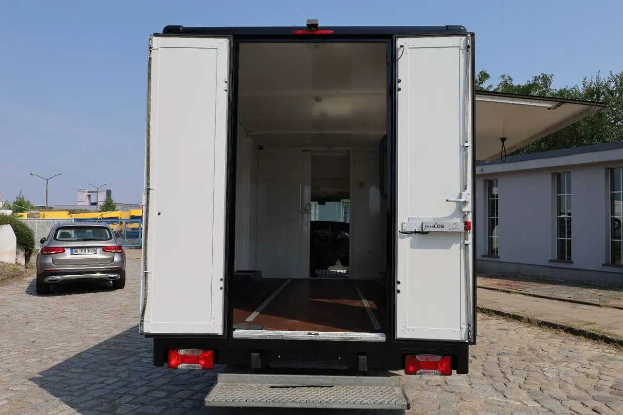 Kamion za prodaju brze hrane Iveco IS35SI2AA/ FOODTRUCK/Daily/EU5/1. Hand: slika Kamion za prodaju brze hrane Iveco IS35SI2AA/ FOODTRUCK/Daily/EU5/1. Hand