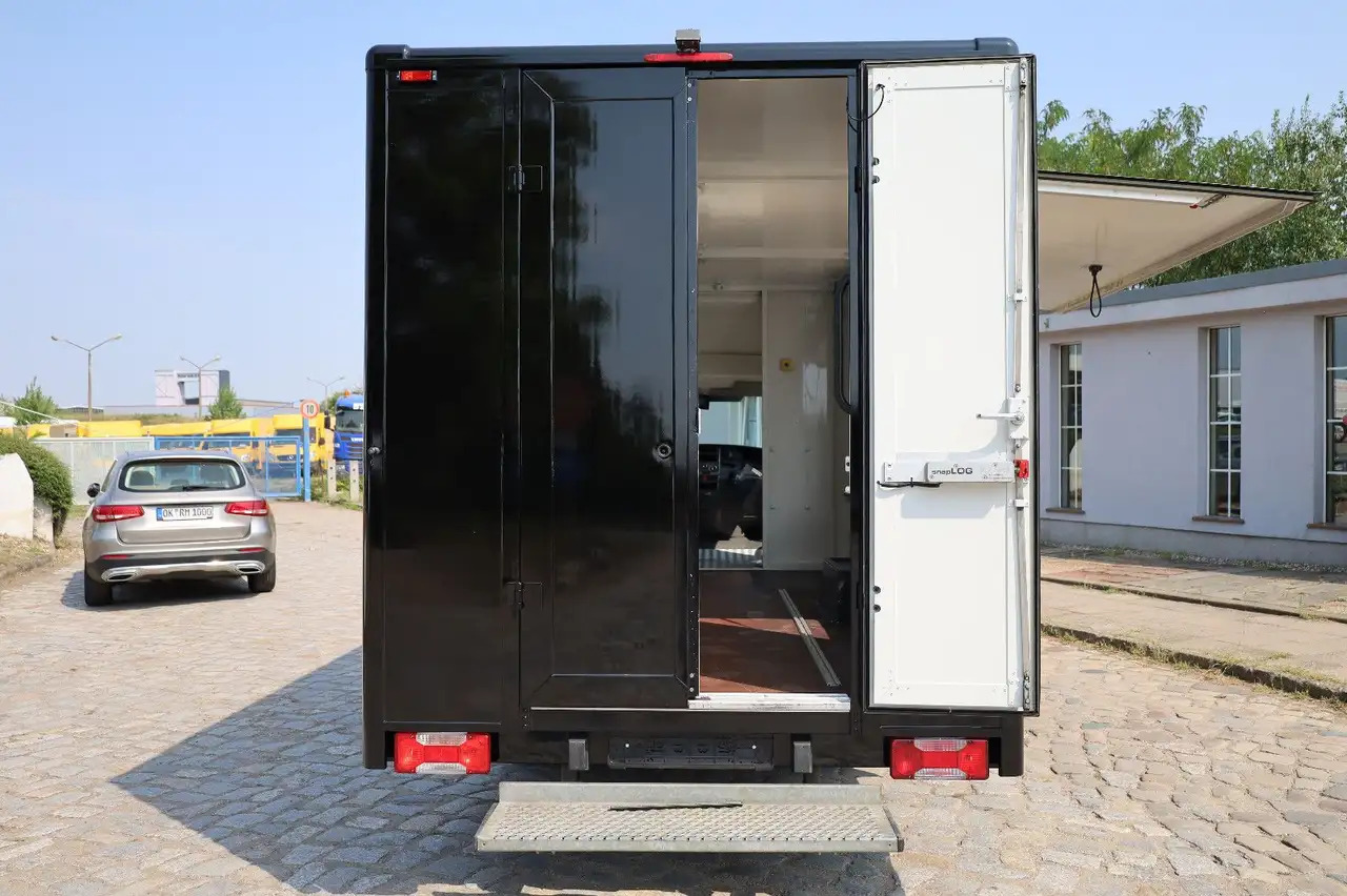 Kamion za prodaju brze hrane Iveco IS35SI2AA/ FOODTRUCK/Daily/EU5/1. Hand: slika Kamion za prodaju brze hrane Iveco IS35SI2AA/ FOODTRUCK/Daily/EU5/1. Hand