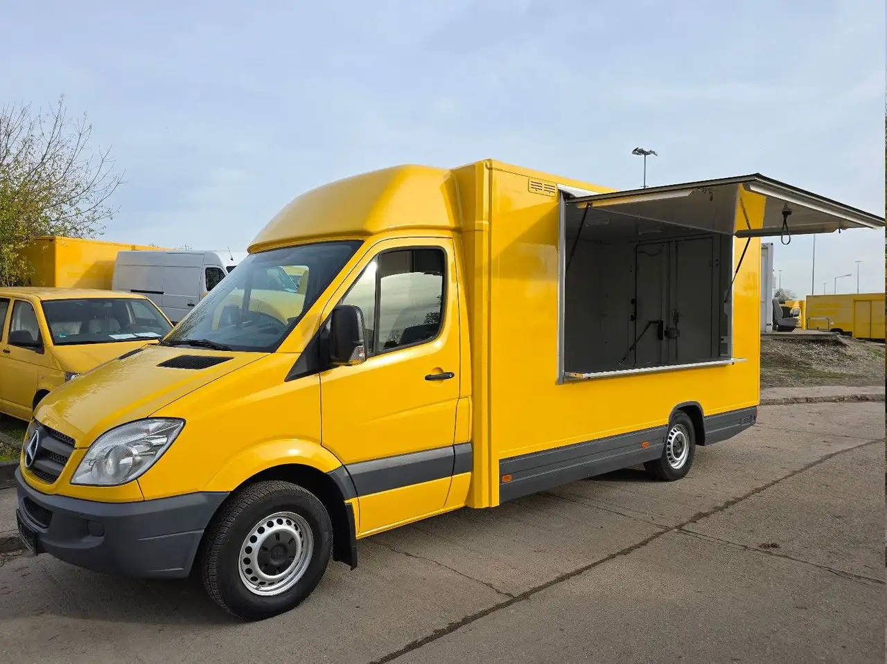 Mercedes-Benz Sprinter/Foodtruck/ 1. Hand - Kamion za prodaju brze hrane: slika Mercedes-Benz Sprinter/Foodtruck/ 1. Hand - Kamion za prodaju brze hrane Mercedes-Benz Sprinter/Foodtruck/ 1. Hand - Kamion za prodaju brze hrane: slika Mercedes-Benz Sprinter/Foodtruck/ 1. Hand - Kamion za prodaju brze hrane