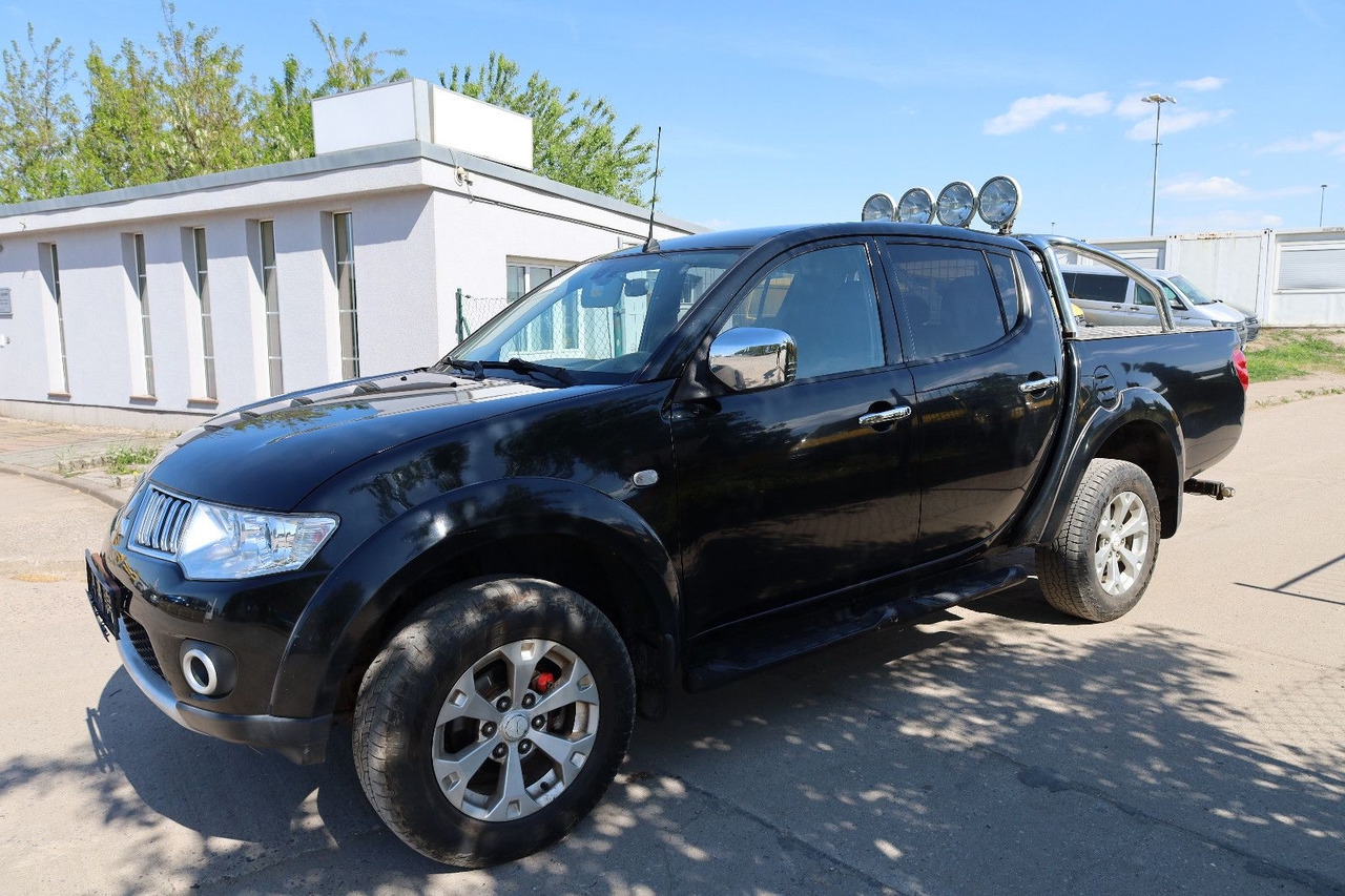 Mitsubishi L200 Invite 2.5 DI - SUV: slika Mitsubishi L200 Invite 2.5 DI - SUV Mitsubishi L200 Invite 2.5 DI - SUV: slika Mitsubishi L200 Invite 2.5 DI - SUV