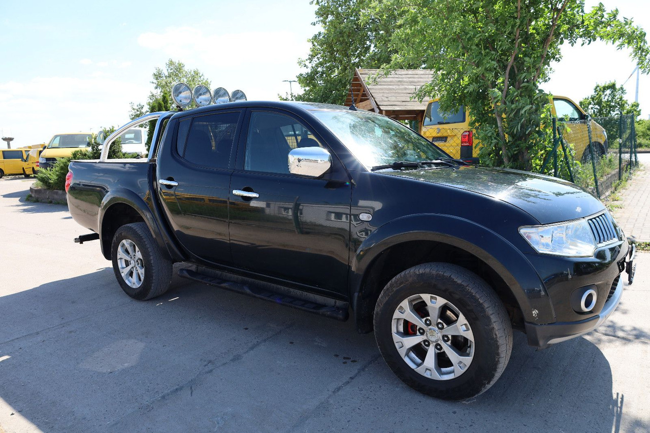 Mitsubishi L200 Invite 2.5 DI - SUV: slika Mitsubishi L200 Invite 2.5 DI - SUV Mitsubishi L200 Invite 2.5 DI - SUV: slika Mitsubishi L200 Invite 2.5 DI - SUV