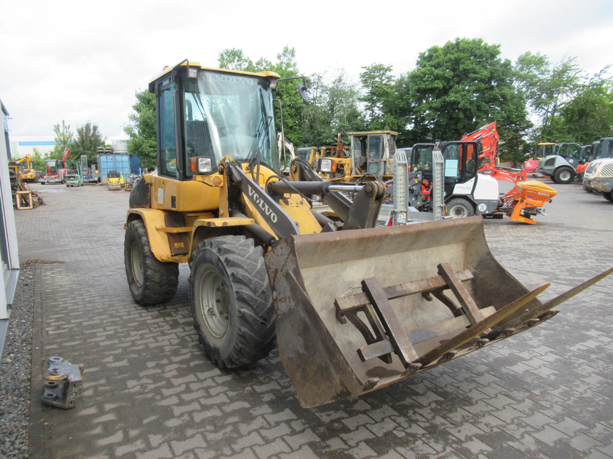 Volvo L30B Pro - Utovarivač na kotačima: slika Volvo L30B Pro - Utovarivač na kotačima Volvo L30B Pro - Utovarivač na kotačima: slika Volvo L30B Pro - Utovarivač na kotačima
