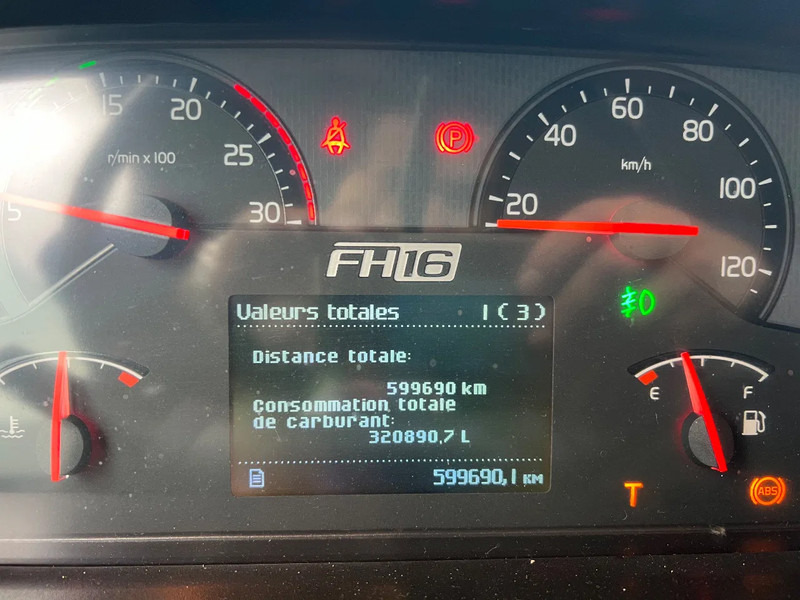 Tegljač Volvo FH 16.700 Volvo FH16 700 6x4 full options **RETARDER**TV: slika Tegljač Volvo FH 16.700 Volvo FH16 700 6x4 full options **RETARDER**TV