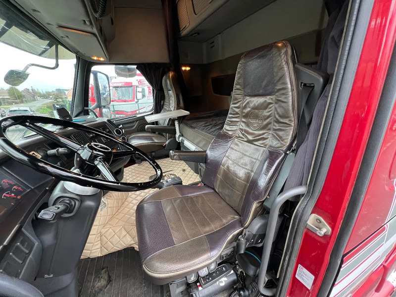 Tegljač Volvo FH 16.700 Volvo FH16 700 6x4 full options **RETARDER**TV: slika Tegljač Volvo FH 16.700 Volvo FH16 700 6x4 full options **RETARDER**TV