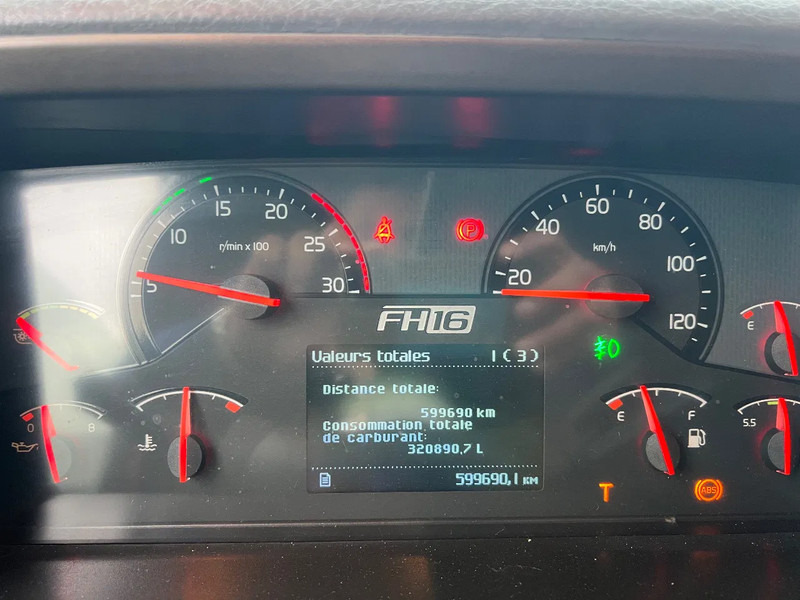 Tegljač Volvo FH 16.700 Volvo FH16 700 6x4 full options **RETARDER**TV: slika Tegljač Volvo FH 16.700 Volvo FH16 700 6x4 full options **RETARDER**TV