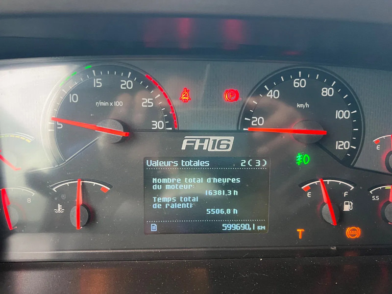 Tegljač Volvo FH 16.700 Volvo FH16 700 6x4 full options **RETARDER**TV: slika Tegljač Volvo FH 16.700 Volvo FH16 700 6x4 full options **RETARDER**TV