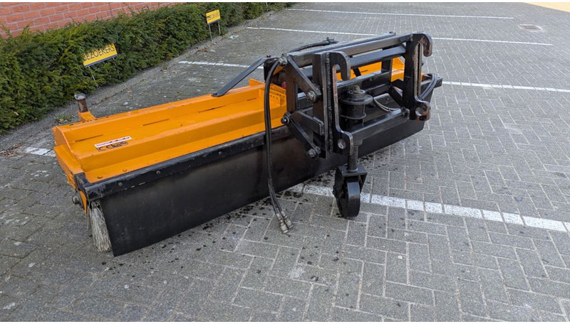 Bema Bema 25 Veegmachine - Stroj za čiščenje: slika Bema Bema 25 Veegmachine - Stroj za čiščenje Bema Bema 25 Veegmachine - Stroj za čiščenje: slika Bema Bema 25 Veegmachine - Stroj za čiščenje