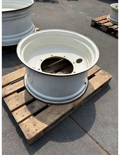 New Holland velg 15 x 28 - Felga: slika New Holland velg 15 x 28 - Felga New Holland velg 15 x 28 - Felga: slika New Holland velg 15 x 28 - Felga
