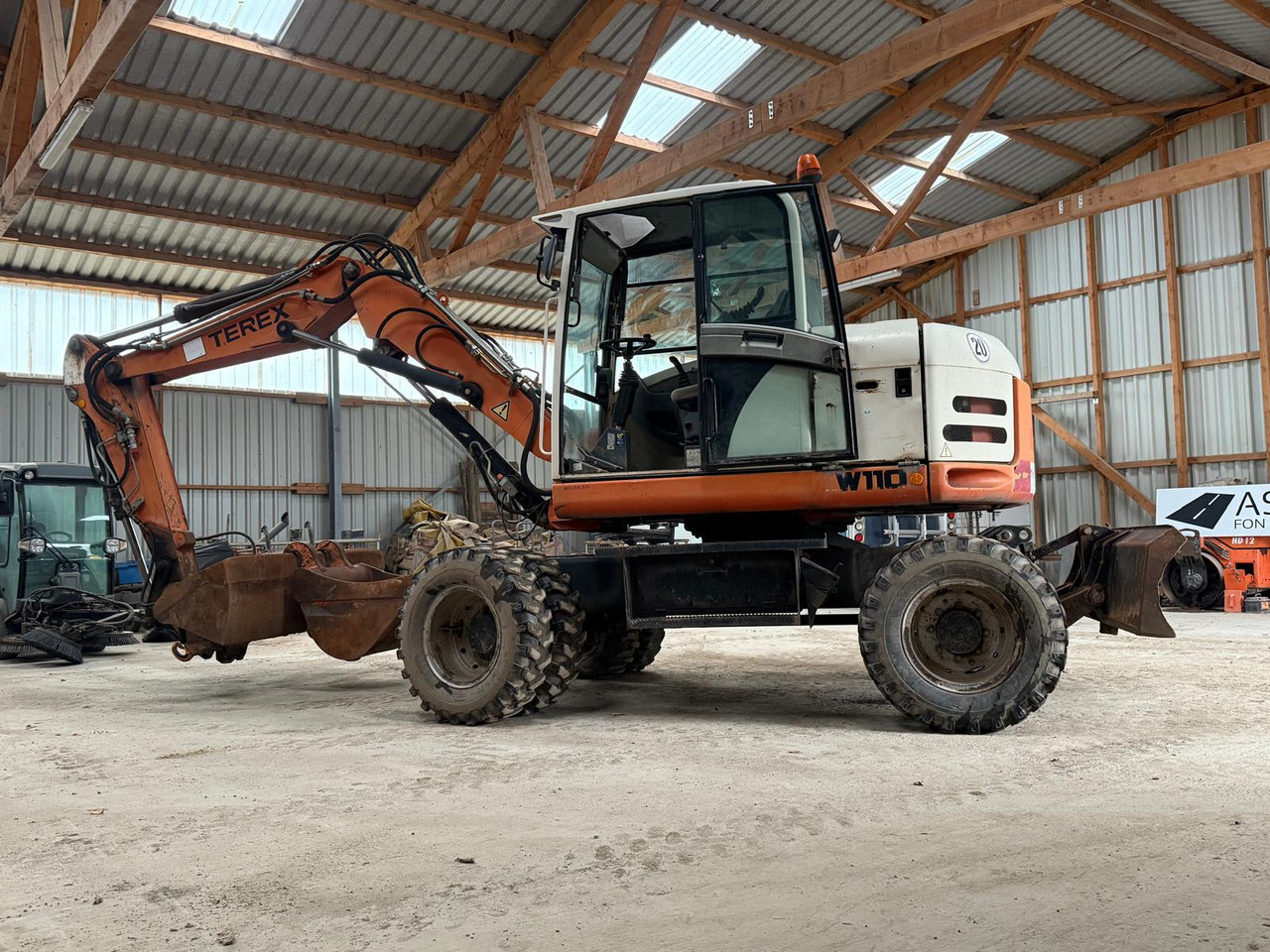 Terex TW 110 Mobil-Excavator - Bager na kotačima: slika Terex TW 110 Mobil-Excavator - Bager na kotačima Terex TW 110 Mobil-Excavator - Bager na kotačima: slika Terex TW 110 Mobil-Excavator - Bager na kotačima