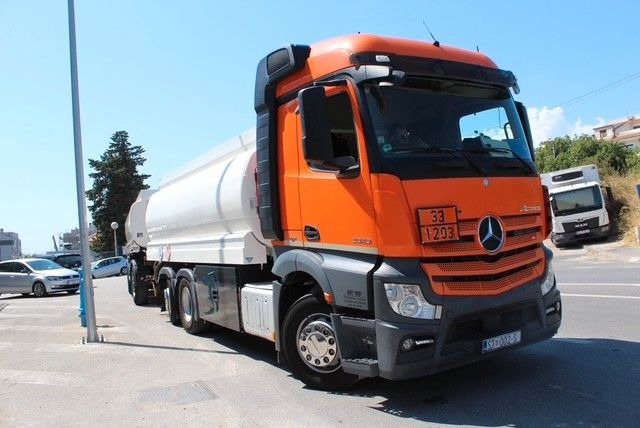 Mercedes-Benz Actros 2548 6x2/4 - Kamion cisterna: slika Mercedes-Benz Actros 2548 6x2/4 - Kamion cisterna Mercedes-Benz Actros 2548 6x2/4 - Kamion cisterna: slika Mercedes-Benz Actros 2548 6x2/4 - Kamion cisterna