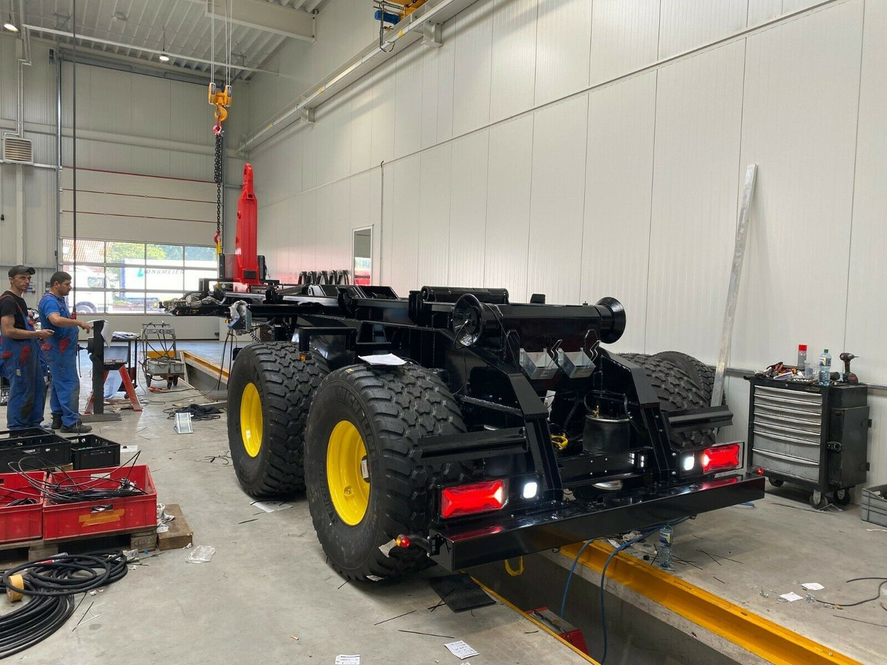 Auflieger Abrollkipper Hakenlift Agrarausführung - Transporter kontejnera/ Poluprikolica s izmjenjivim sanducima: slika Auflieger Abrollkipper Hakenlift Agrarausführung - Transporter kontejnera/ Poluprikolica s izmjenjivim sanducima Auflieger Abrollkipper Hakenlift Agrarausführung - Transporter kontejnera/ Poluprikolica s izmjenjivim sanducima: slika Auflieger Abrollkipper Hakenlift Agrarausführung - Transporter kontejnera/ Poluprikolica s izmjenjivim sanducima