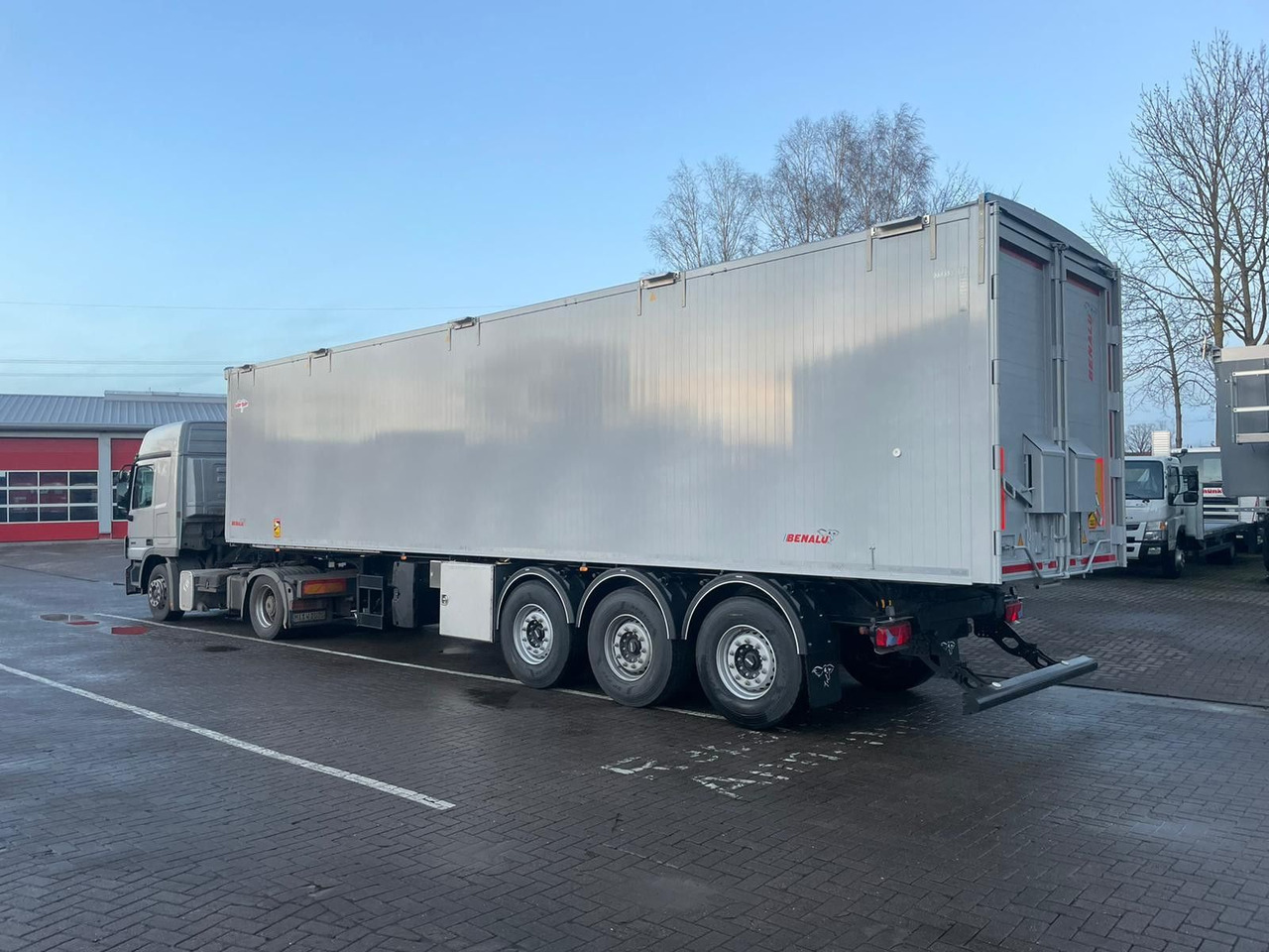 Benalu Optiliner Twin-Liner 68 m³ Kombi fest/flüssig - Kiper poluprikolica: slika Benalu Optiliner Twin-Liner 68 m³ Kombi fest/flüssig - Kiper poluprikolica Benalu Optiliner Twin-Liner 68 m³ Kombi fest/flüssig - Kiper poluprikolica: slika Benalu Optiliner Twin-Liner 68 m³ Kombi fest/flüssig - Kiper poluprikolica