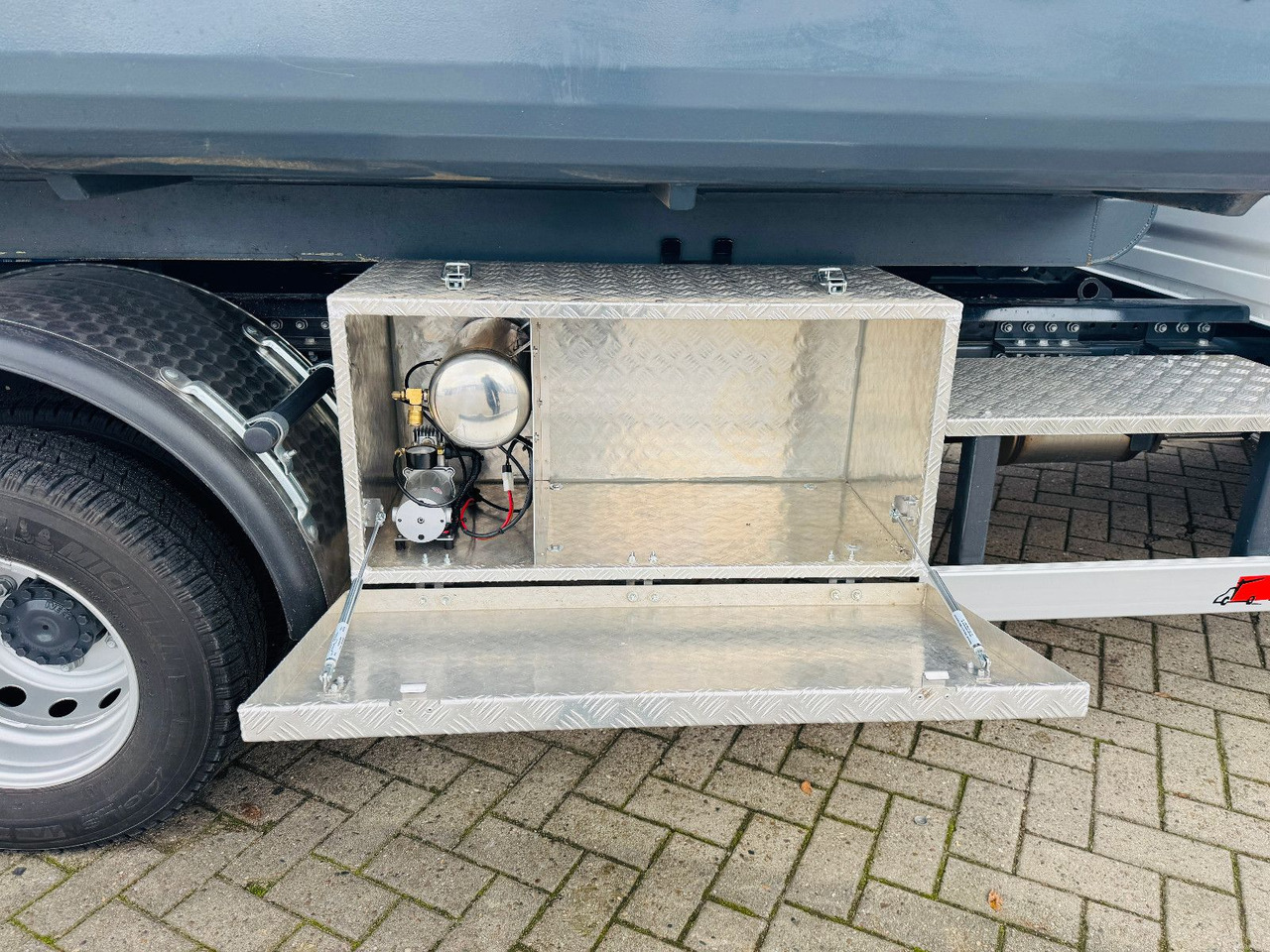 Iveco Daily 70C18H Hyva Abrollkipper - Kamion s kukastom dizalicom: slika Iveco Daily 70C18H Hyva Abrollkipper - Kamion s kukastom dizalicom Iveco Daily 70C18H Hyva Abrollkipper - Kamion s kukastom dizalicom: slika Iveco Daily 70C18H Hyva Abrollkipper - Kamion s kukastom dizalicom