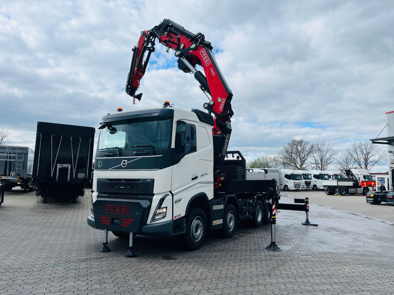 Volvo FH 500 8x4 Kran F820 RA2.27 Jib & Winde Sofort - Kamion, Kamion s kranom: slika Volvo FH 500 8x4 Kran F820 RA2.27 Jib & Winde Sofort - Kamion, Kamion s kranom Volvo FH 500 8x4 Kran F820 RA2.27 Jib & Winde Sofort - Kamion, Kamion s kranom: slika Volvo FH 500 8x4 Kran F820 RA2.27 Jib & Winde Sofort - Kamion, Kamion s kranom