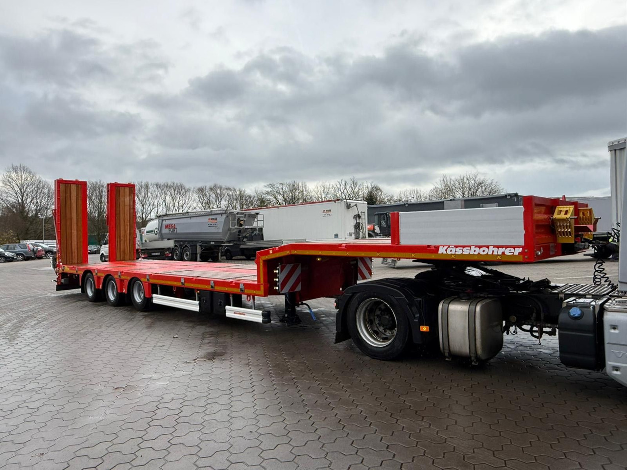 Kässbohrer K.SLS 3 / 0N 18/30 Tieflader mit hydr. Rampen - Poluprikolica s niskim utovarivačem: slika Kässbohrer K.SLS 3 / 0N 18/30 Tieflader mit hydr. Rampen - Poluprikolica s niskim utovarivačem Kässbohrer K.SLS 3 / 0N 18/30 Tieflader mit hydr. Rampen - Poluprikolica s niskim utovarivačem: slika Kässbohrer K.SLS 3 / 0N 18/30 Tieflader mit hydr. Rampen - Poluprikolica s niskim utovarivačem