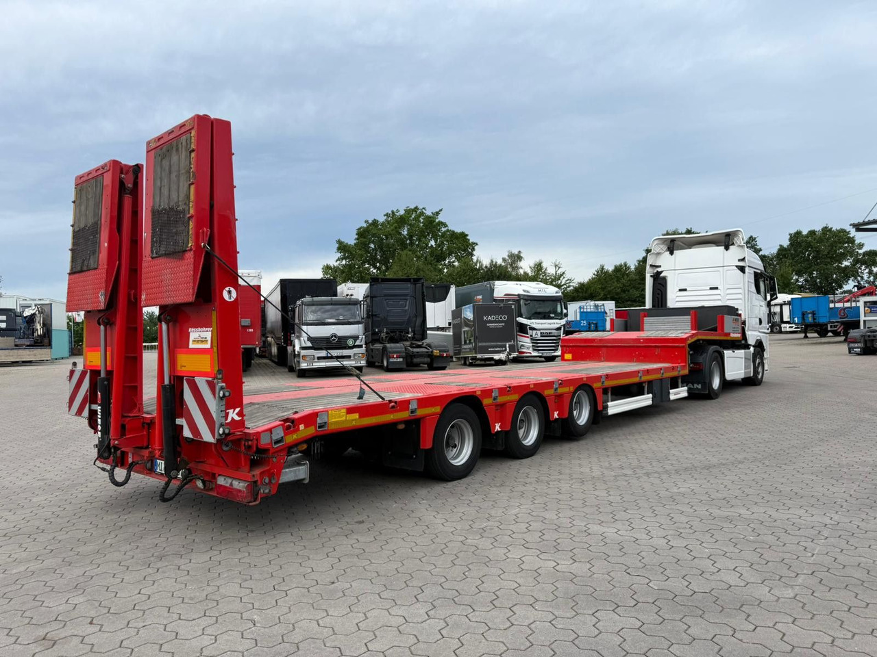 Kässbohrer K.SLS ECO Tieflader mit hydraulischen Rampen - Poluprikolica s niskim utovarivačem: slika Kässbohrer K.SLS ECO Tieflader mit hydraulischen Rampen - Poluprikolica s niskim utovarivačem Kässbohrer K.SLS ECO Tieflader mit hydraulischen Rampen - Poluprikolica s niskim utovarivačem: slika Kässbohrer K.SLS ECO Tieflader mit hydraulischen Rampen - Poluprikolica s niskim utovarivačem