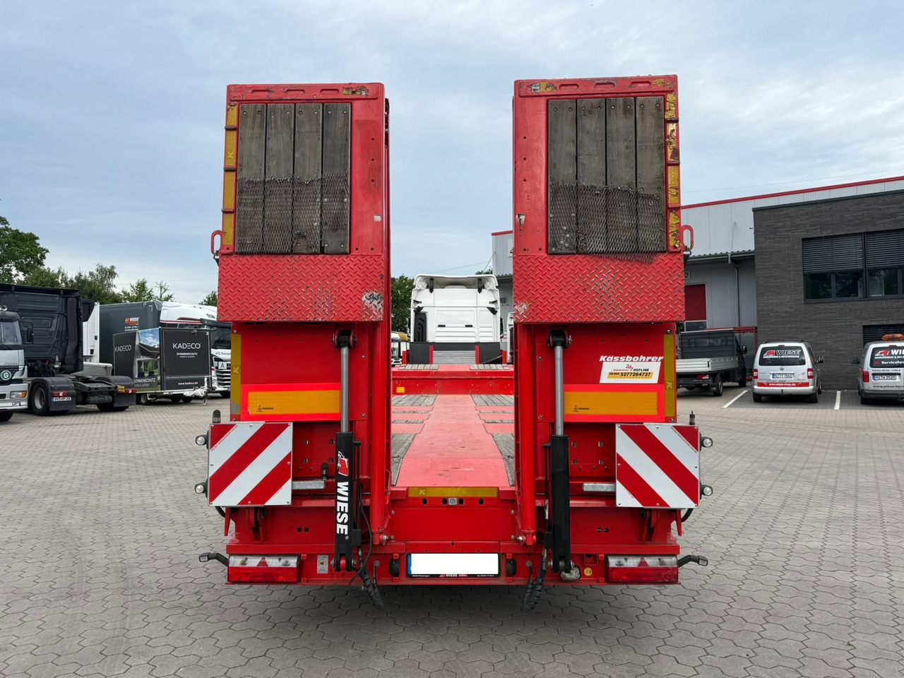 Kässbohrer K.SLS ECO Tieflader mit hydraulischen Rampen - Poluprikolica s niskim utovarivačem: slika Kässbohrer K.SLS ECO Tieflader mit hydraulischen Rampen - Poluprikolica s niskim utovarivačem Kässbohrer K.SLS ECO Tieflader mit hydraulischen Rampen - Poluprikolica s niskim utovarivačem: slika Kässbohrer K.SLS ECO Tieflader mit hydraulischen Rampen - Poluprikolica s niskim utovarivačem